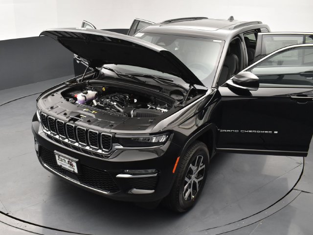 Used 2025 Jeep Grand Cherokee Limited w/ Trailer Tow Package AWD/4WD image 26