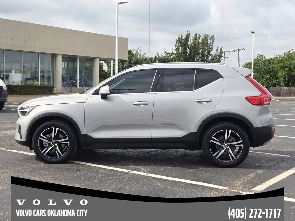 Certified 2025 Volvo XC40 B5 Core AWD/4WD image 3