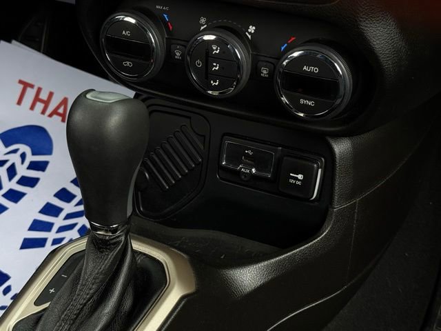 Used 2017 Jeep Renegade Latitude w/ Popular Equipment Group image 28