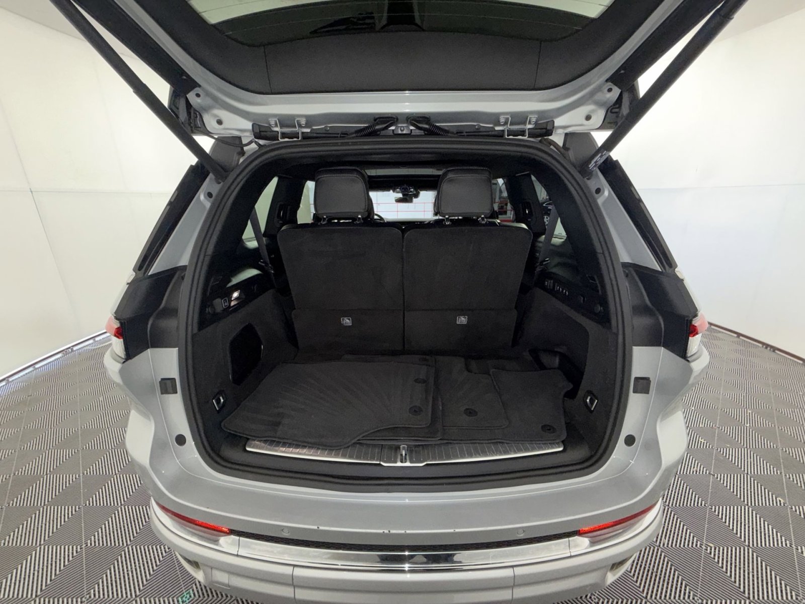 Used 2021 Jeep Grand Cherokee L Overland w/ Luxury Tech Group IV image 27