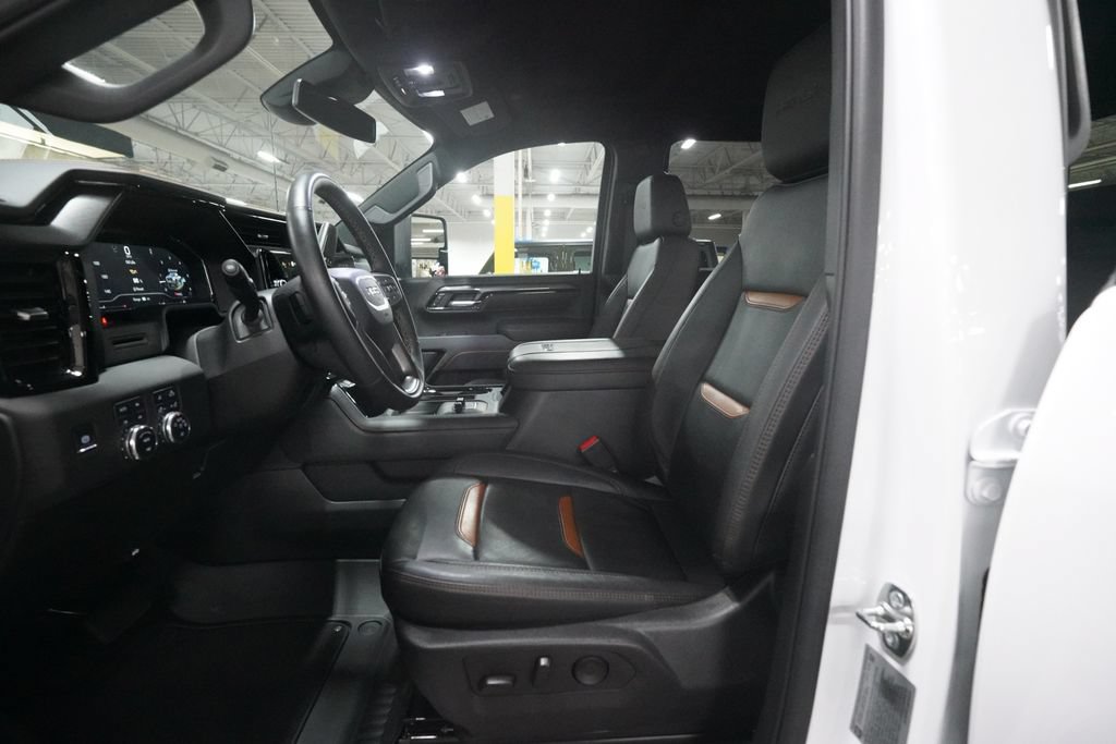 Used 2025 GMC Sierra 2500 AT4 w/ AT4 Preferred Package AWD/4WD image 7