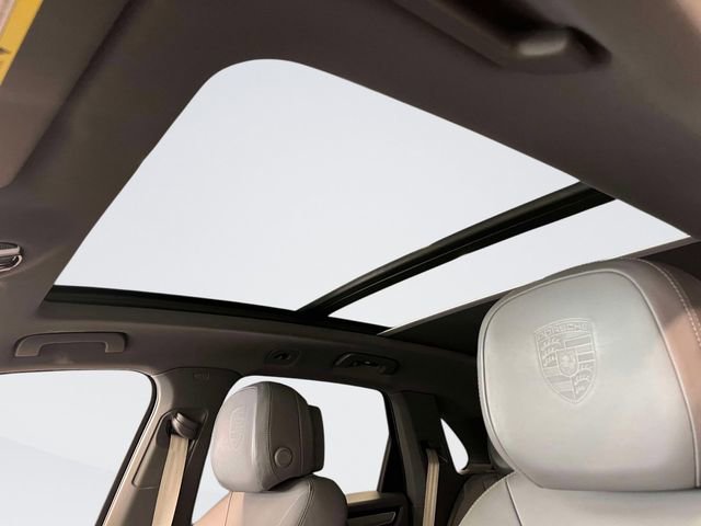 Used 2022 Porsche Cayenne Platinum Edition image 20