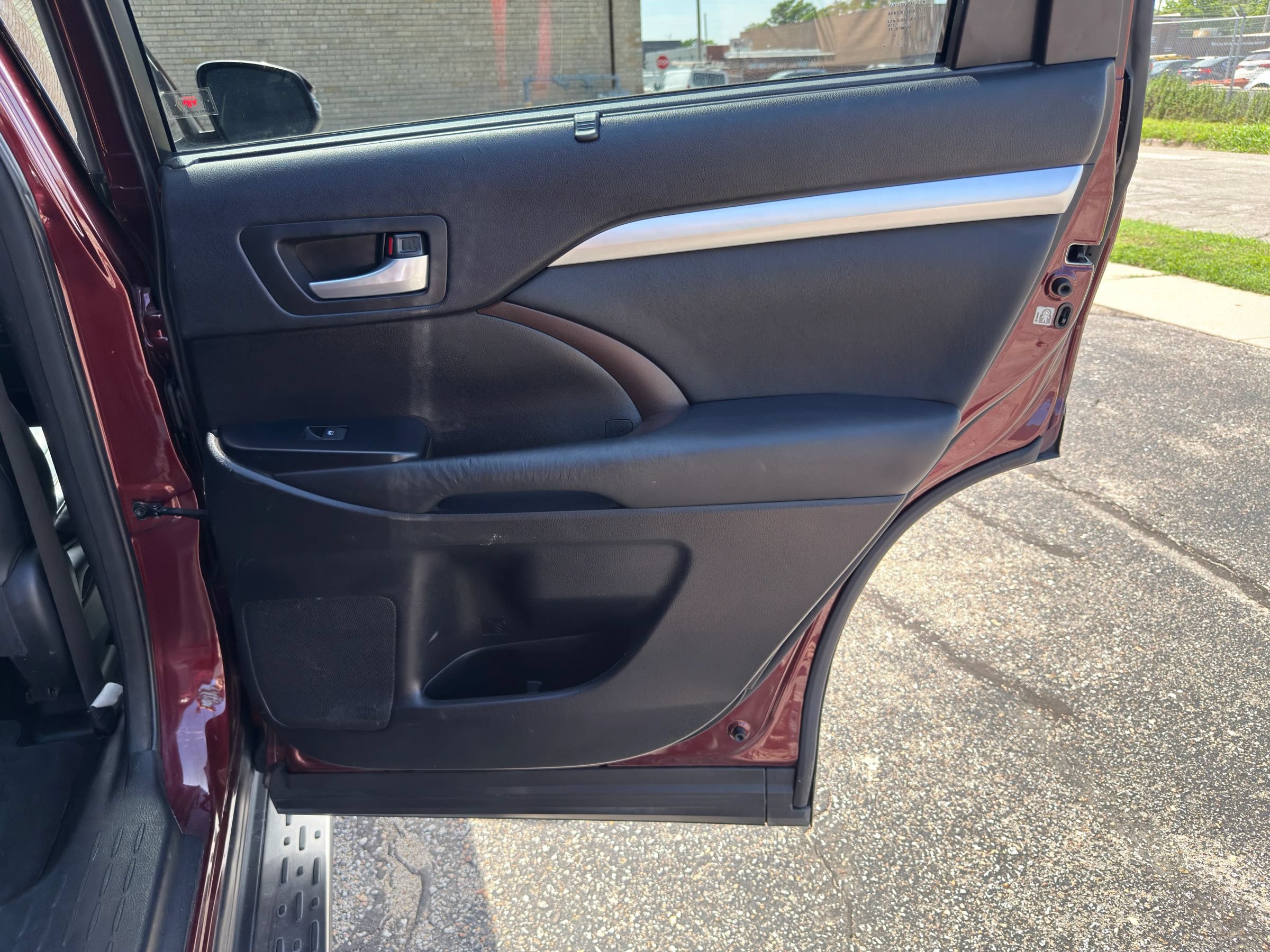 Used 2015 Toyota Highlander XLE FWD image 31
