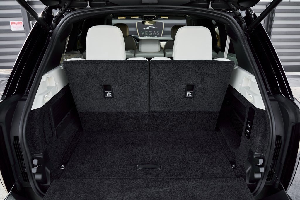 Used 2024 Land Rover Range Rover Long Wheelbase SE image 24