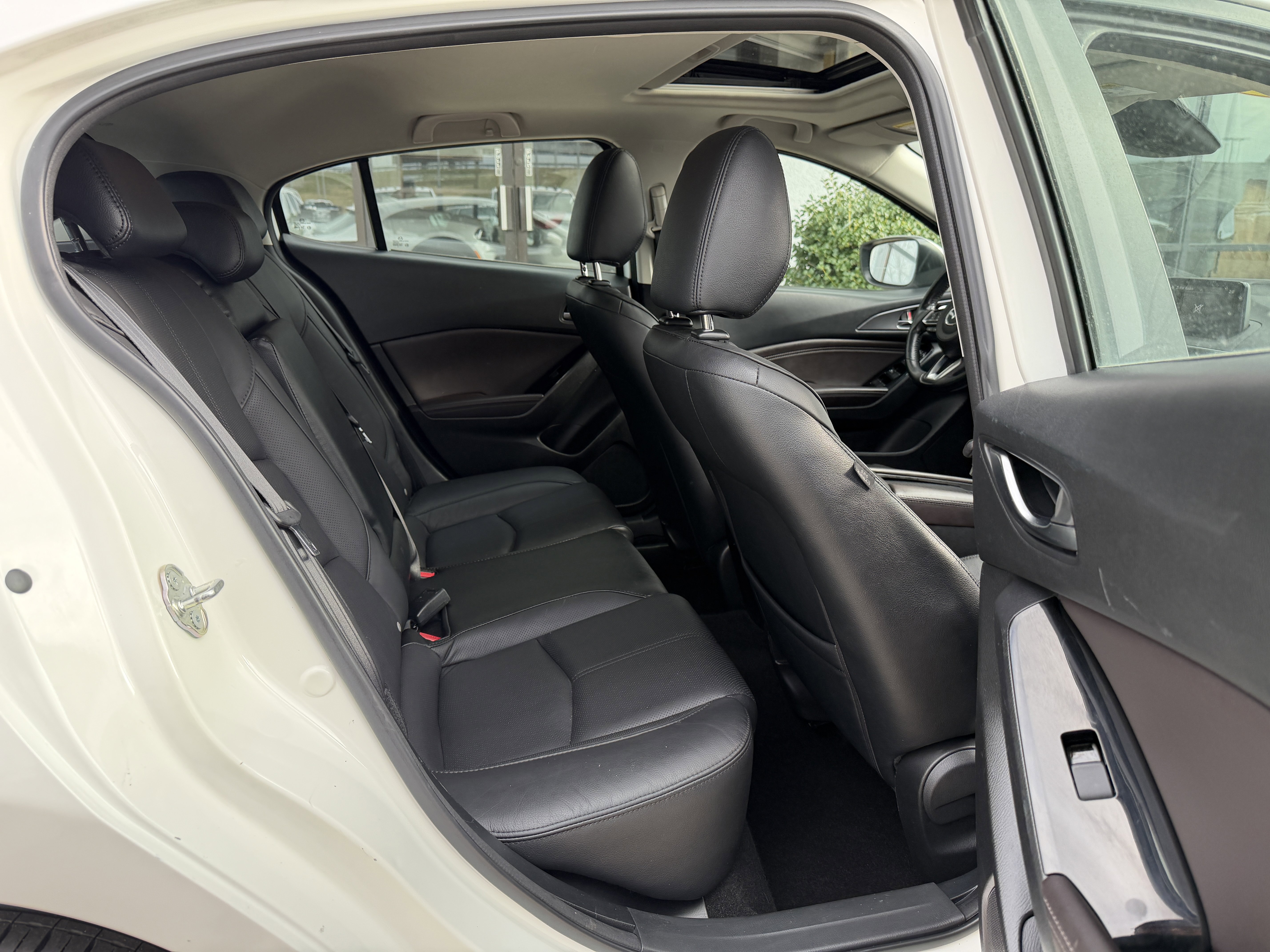 Used 2018 MAZDA MAZDA3 Grand Touring w/ Premium Equipment Package image 24