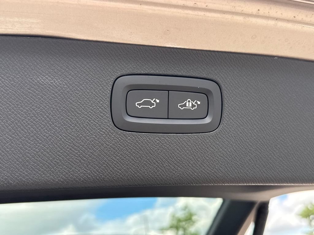 New 2026 Volvo XC90 B6 Plus w/ Protection Package AWD/4WD image 6