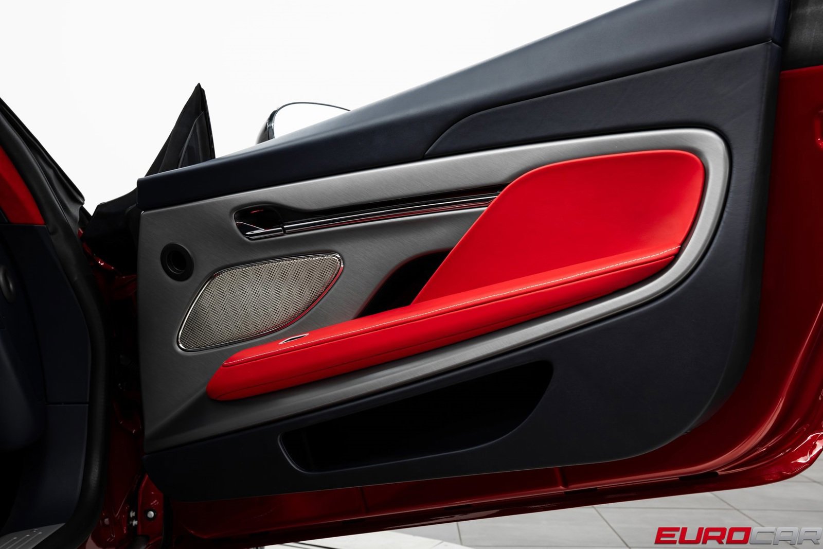 Used 2024 Aston Martin DB12 Coupe image 23