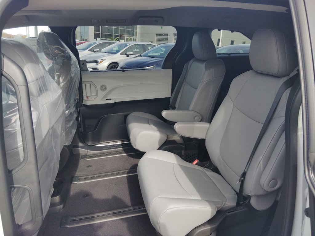 New 2026 Toyota Sienna XLE AWD/4WD image 8