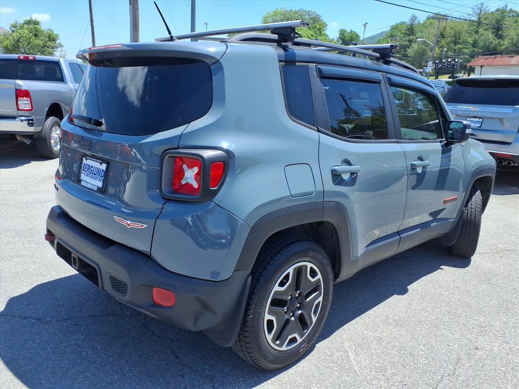 Used 2016 Jeep Renegade Trailhawk w/ Premium Trailhawk Package AWD/4WD image 4