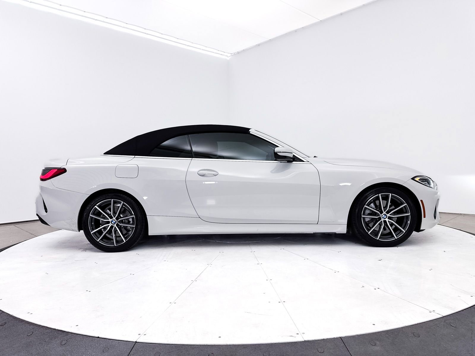 Used 2023 BMW 430i Convertible w/ Premium Package RWD image 36