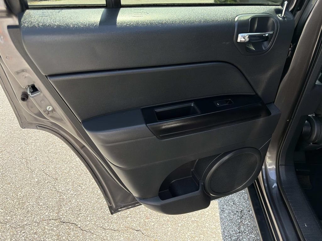 Used 2015 Jeep Compass Sport w/ Power Value Group FWD image 14