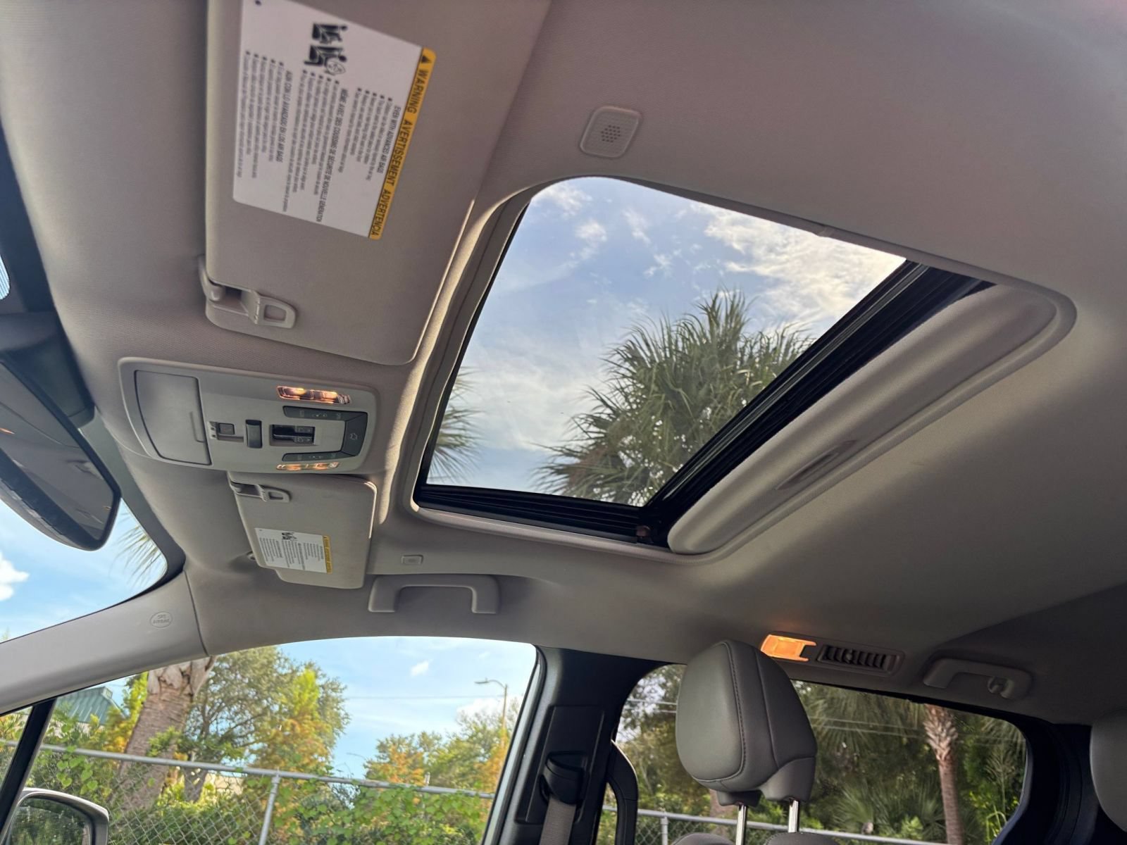 Used 2025 Toyota Sienna XLE FWD image 30