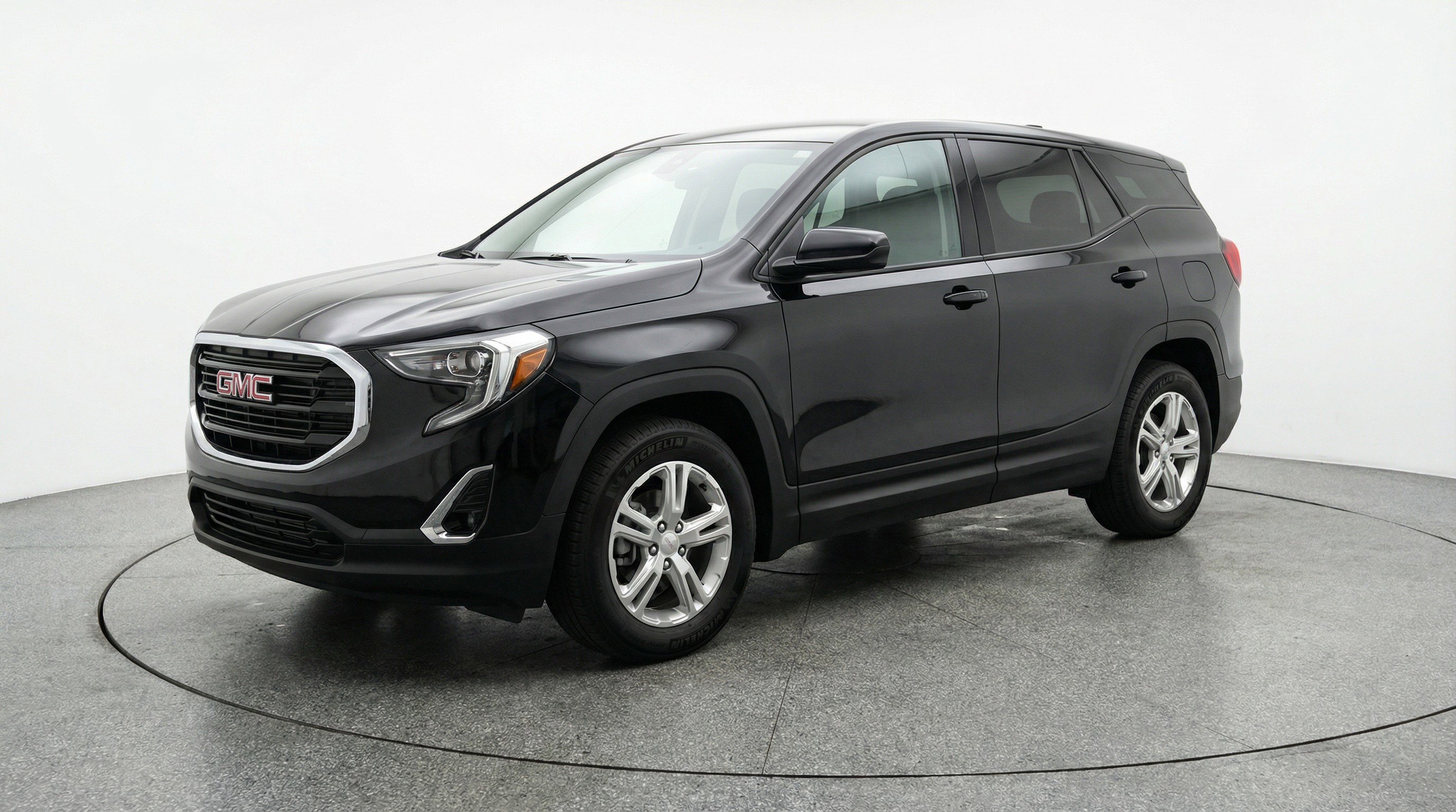 Used 2024 GMC Terrain SLE image 3