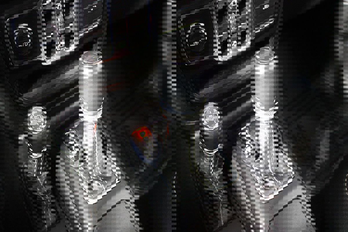 Used 2023 Jeep Wrangler Sahara AWD/4WD image 23