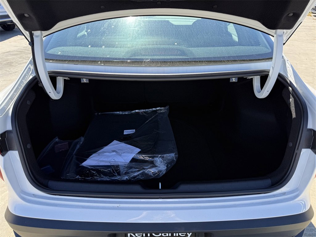 New 2025 Kia K4 LXS image 12