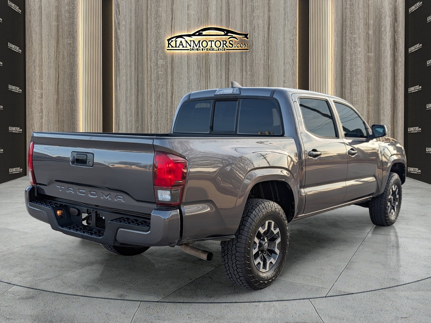 Used 2019 Toyota Tacoma SR w/ SR Convenience Package image 8