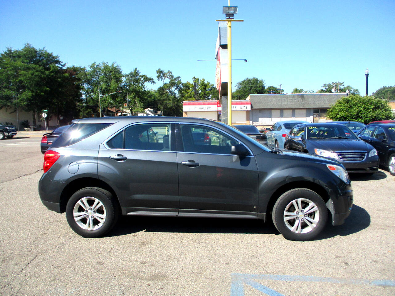 Used 2010 Chevrolet Equinox LS FWD image 2
