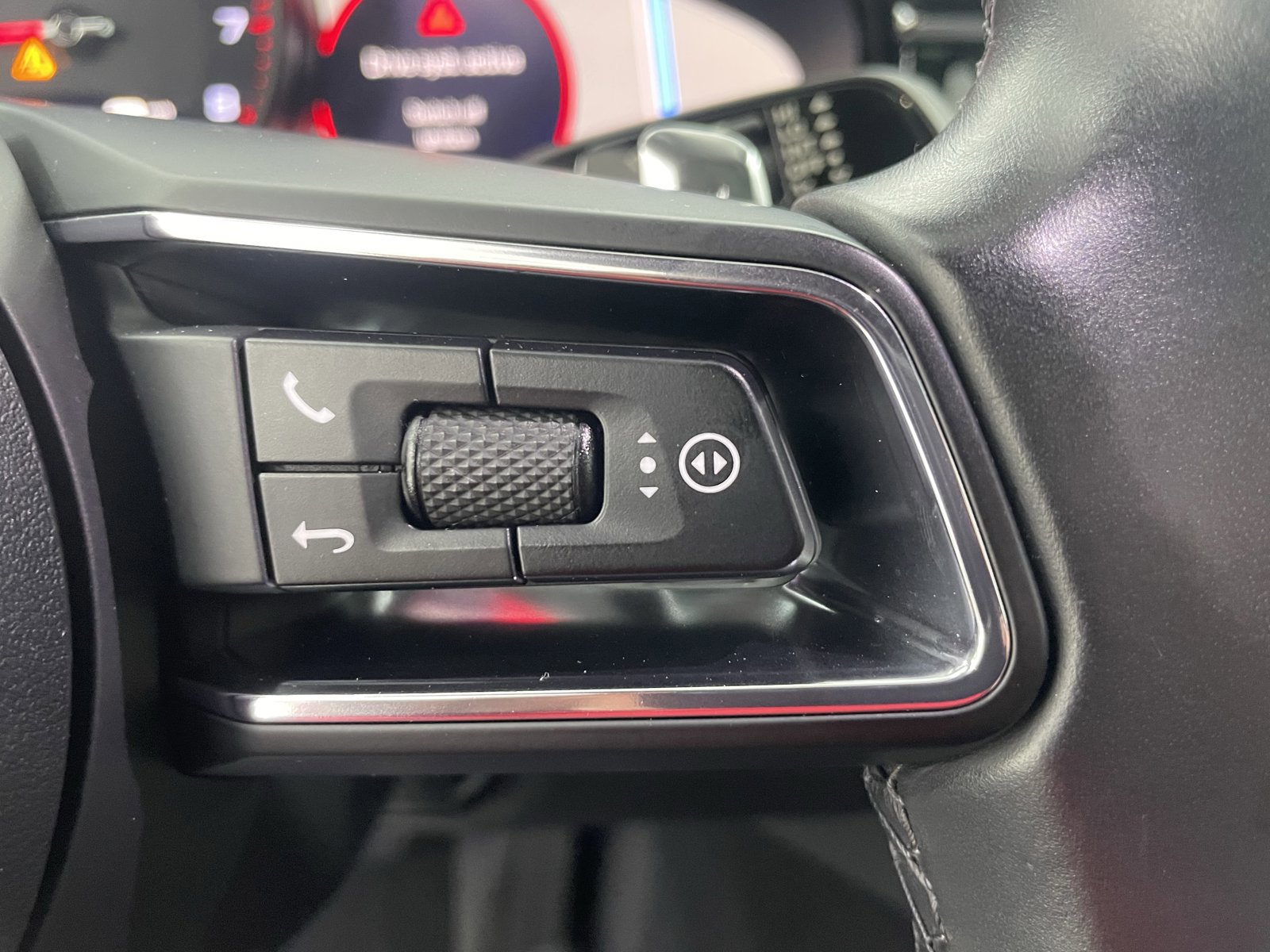 Certified 2021 Porsche Panamera image 9