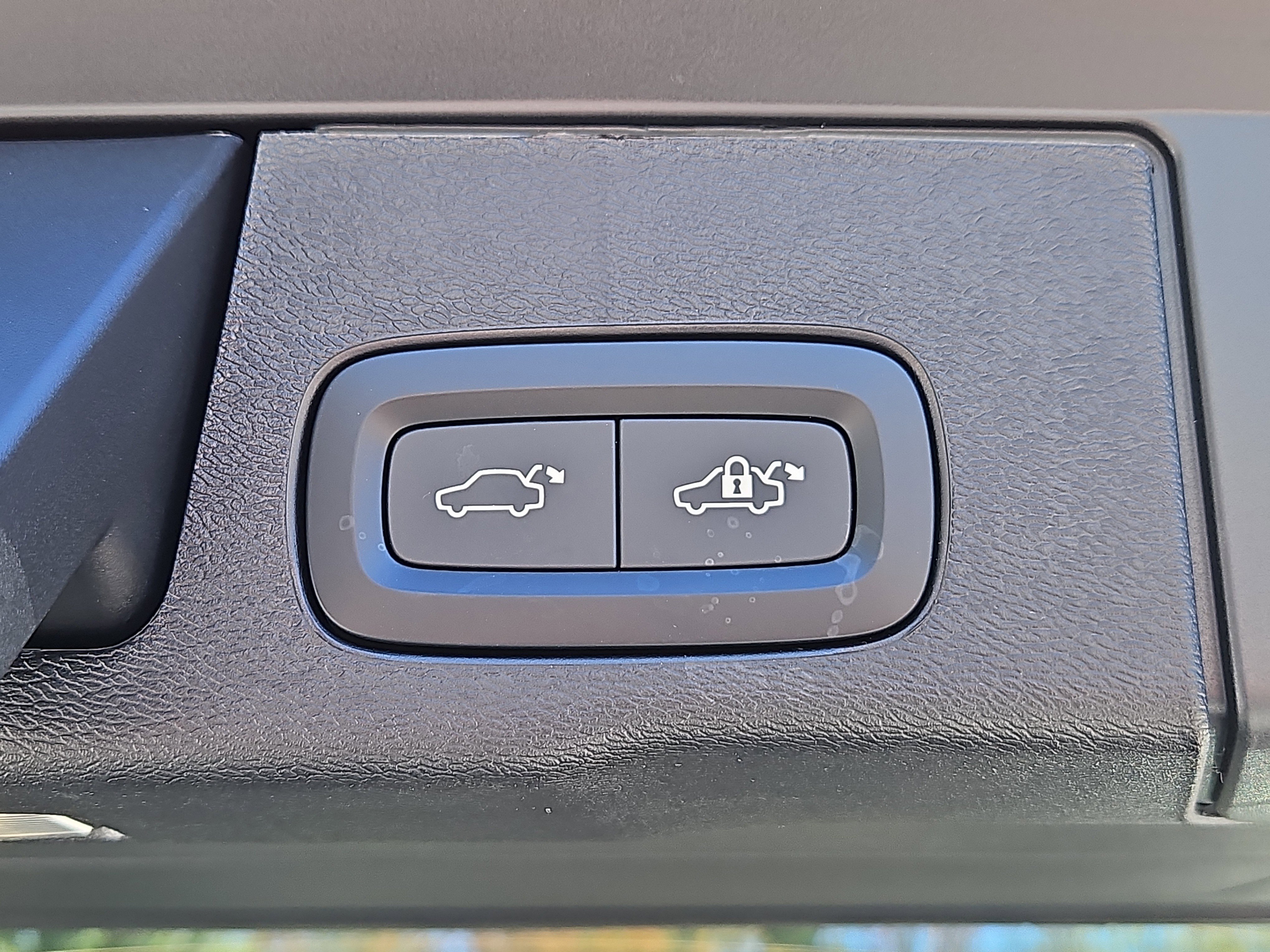 New 2026 Volvo XC60 B5 Plus w/ Protection Package Premier AWD/4WD image 14