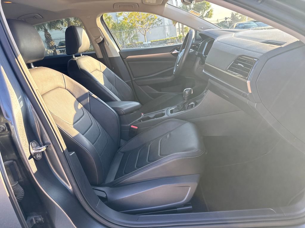 Used 2020 Volkswagen Jetta SEL Premium image 25