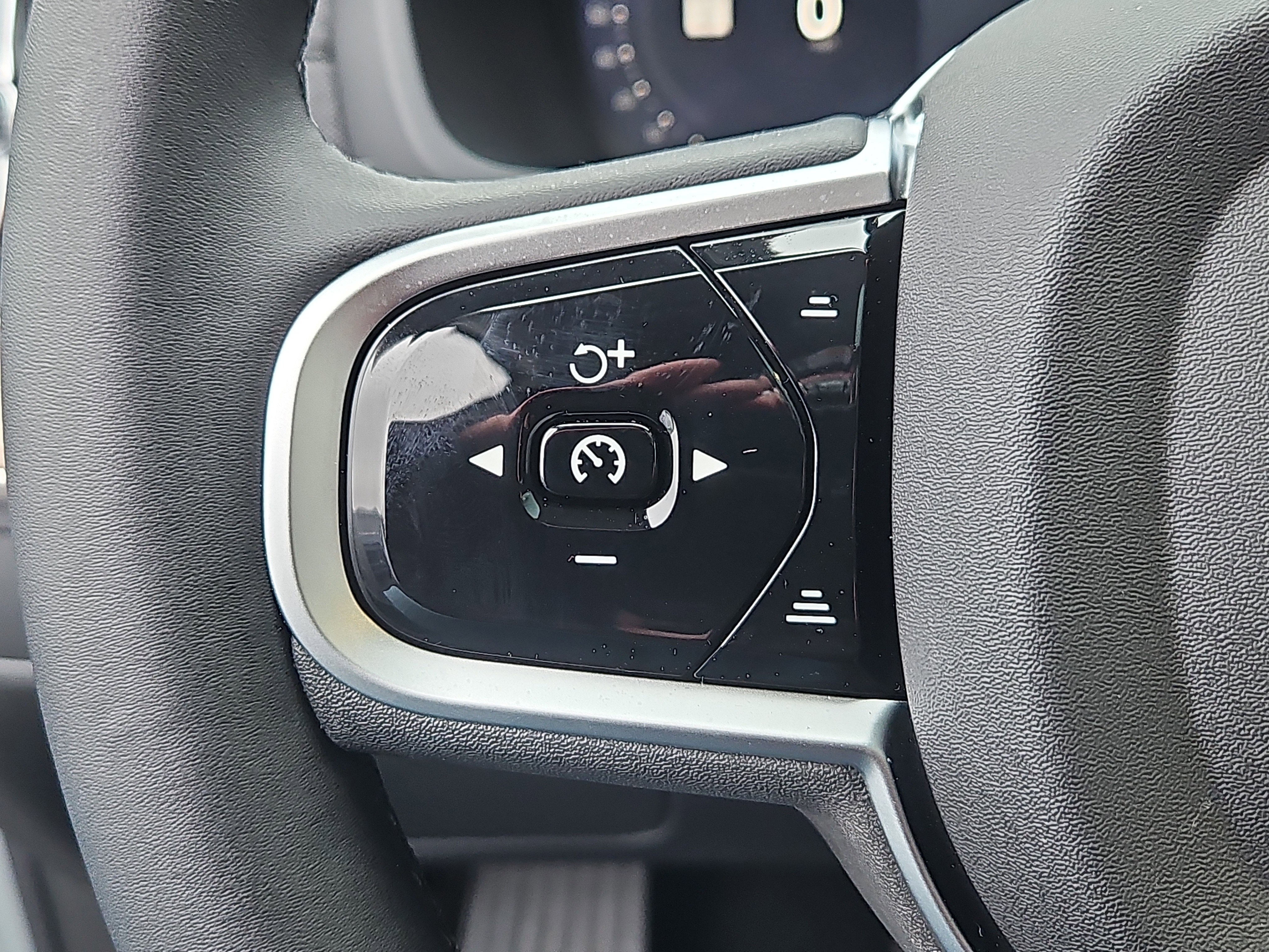 New 2026 Volvo XC90 B6 Plus w/ Protection Package Premier image 16