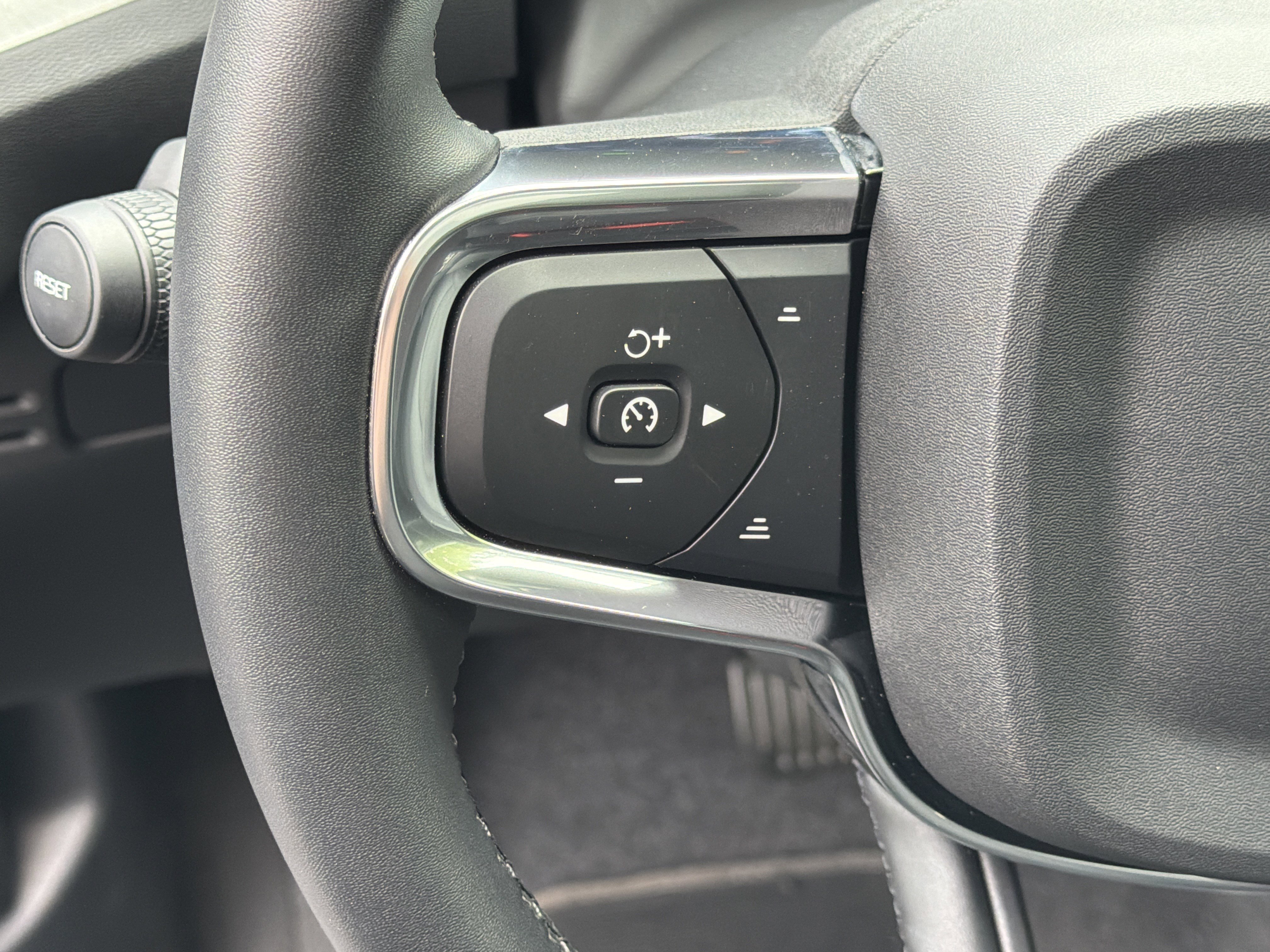 Used 2026 Volvo XC40 B5 Plus w/ Protection Package Premier image 19