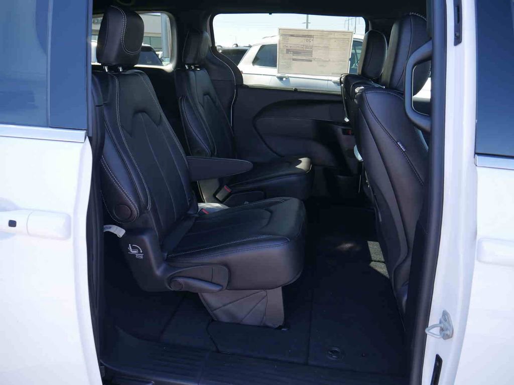 New 2026 Chrysler Pacifica Select image 19