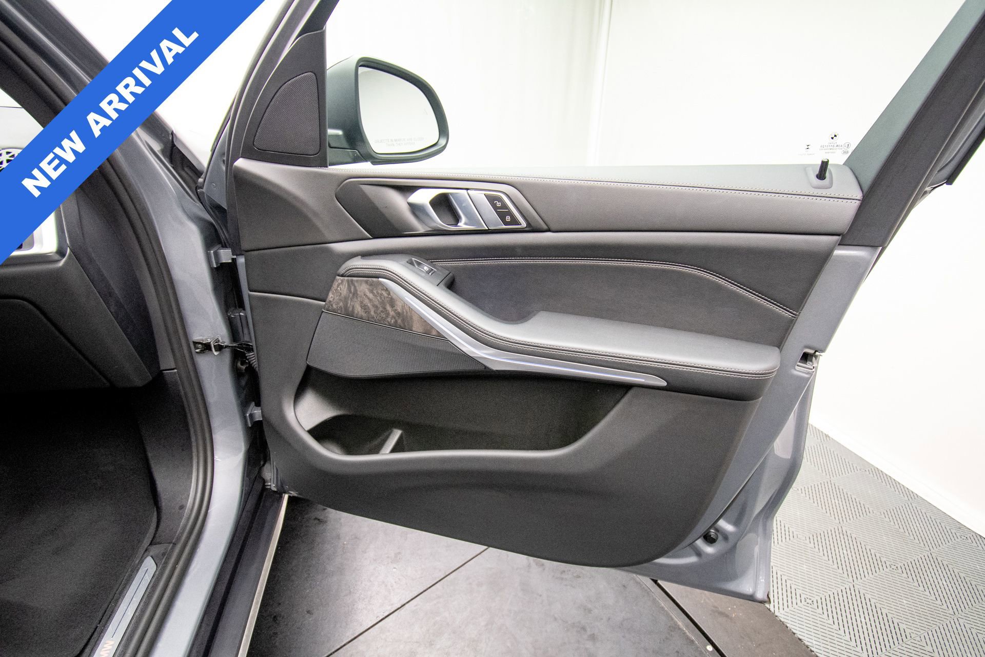 Used 2024 BMW X5 xDrive40i w/ Parking Assistance Package AWD/4WD image 27