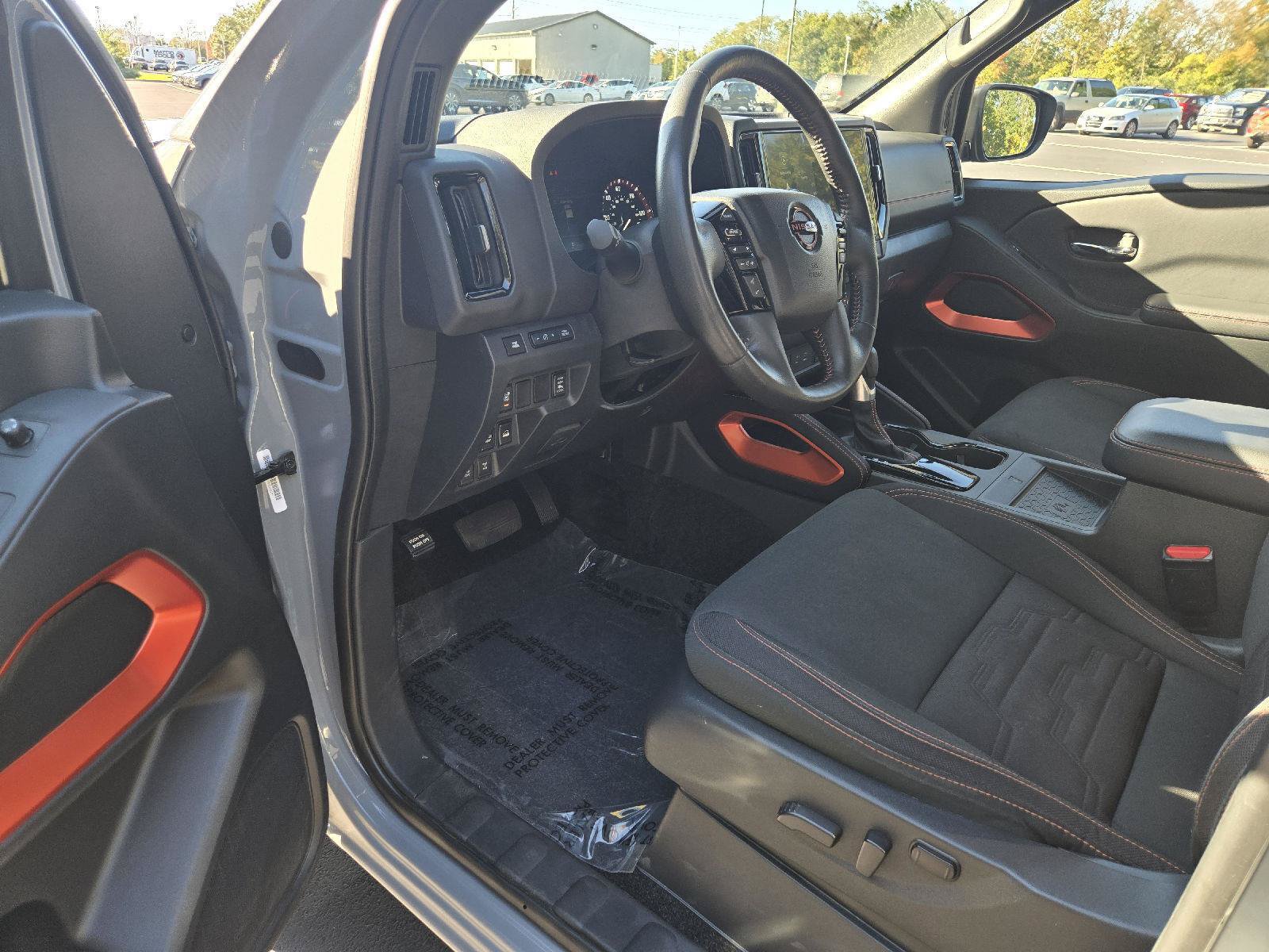Used 2025 Nissan Frontier PRO-4X w/ Pro Convenience Package AWD/4WD image 11