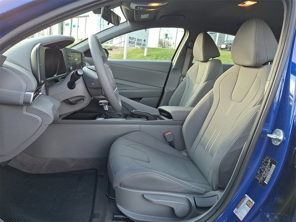 Used 2023 Hyundai Elantra SEL w/ Cargo Package image 14