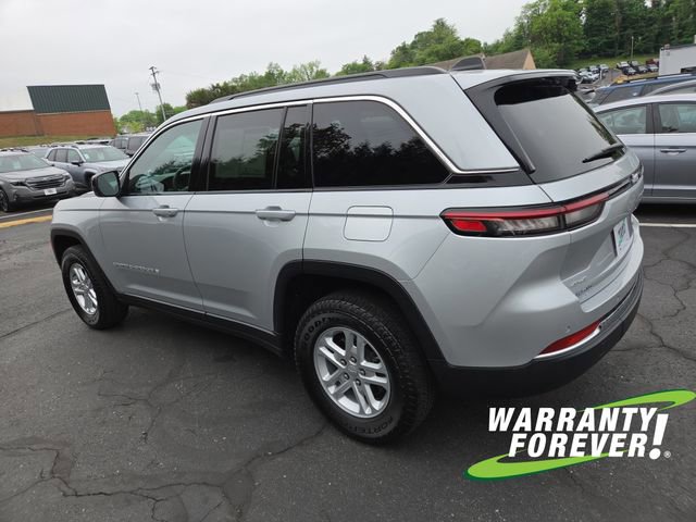 Used 2024 Jeep Grand Cherokee Laredo w/ Luxury Tech Group I AWD/4WD image 5