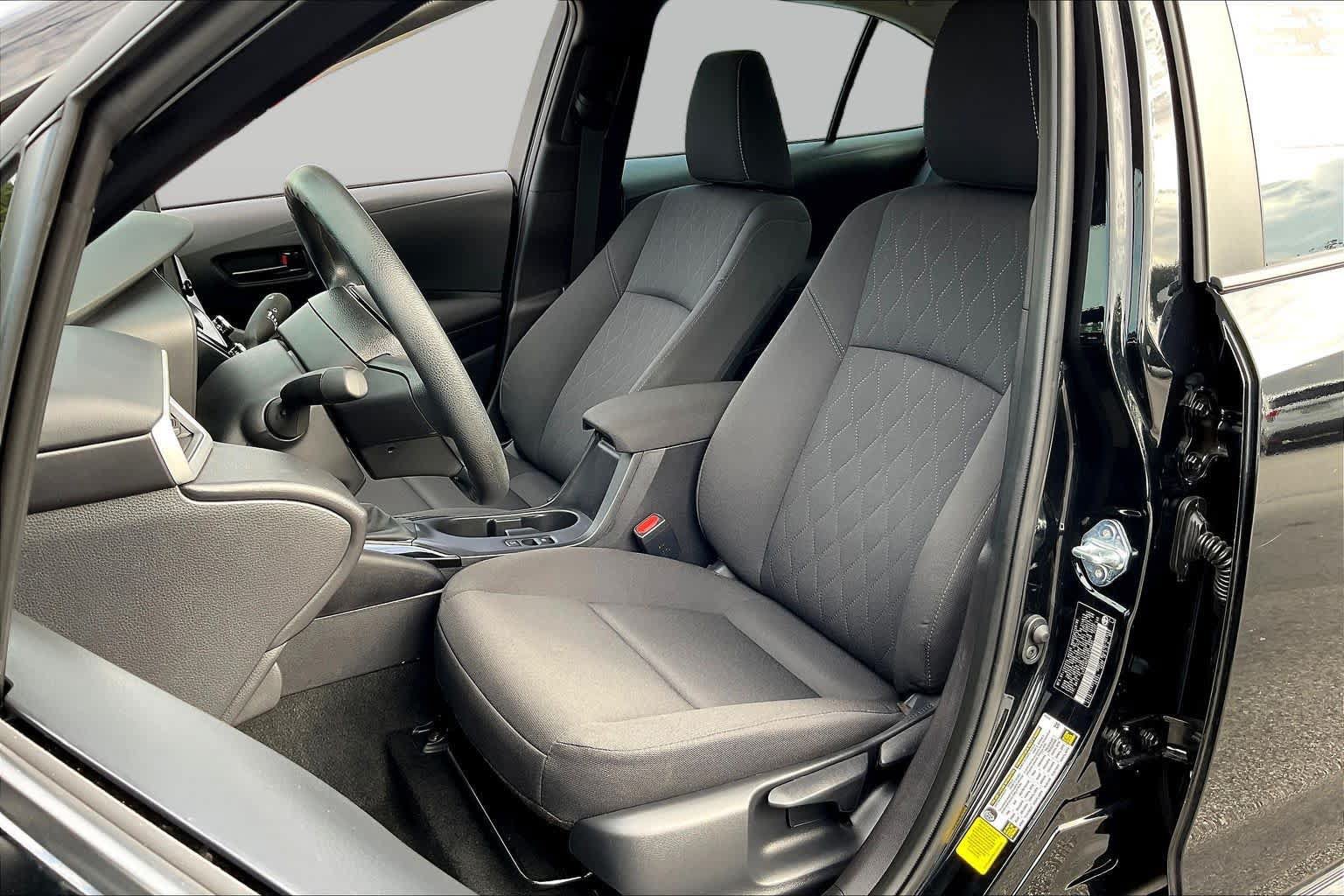 Used 2025 Toyota Corolla LE FWD image 8