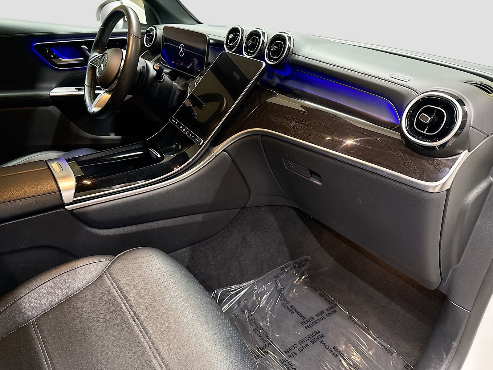 Used 2024 Mercedes-Benz GLC 300 4MATIC image 30