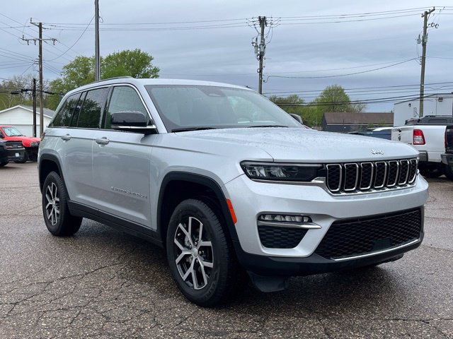 Used 2024 Jeep Grand Cherokee Limited AWD/4WD image 7