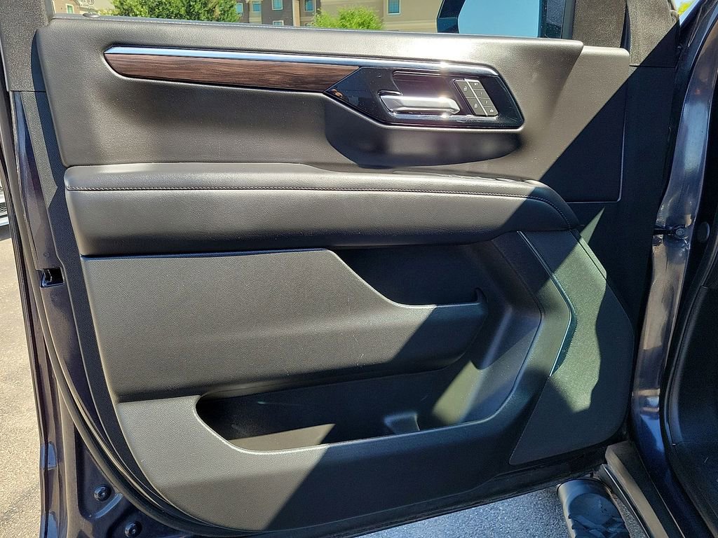 Used 2025 Chevrolet Tahoe Z71 AWD/4WD image 15