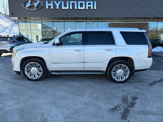 Used 2015 Cadillac Escalade Luxury image 2