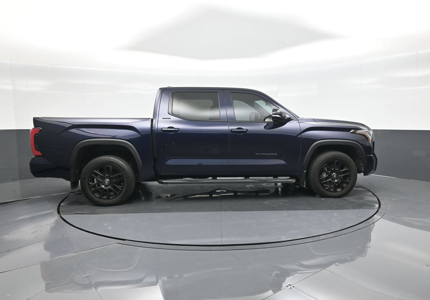 Used 2025 Toyota Tundra Limited AWD/4WD image 26