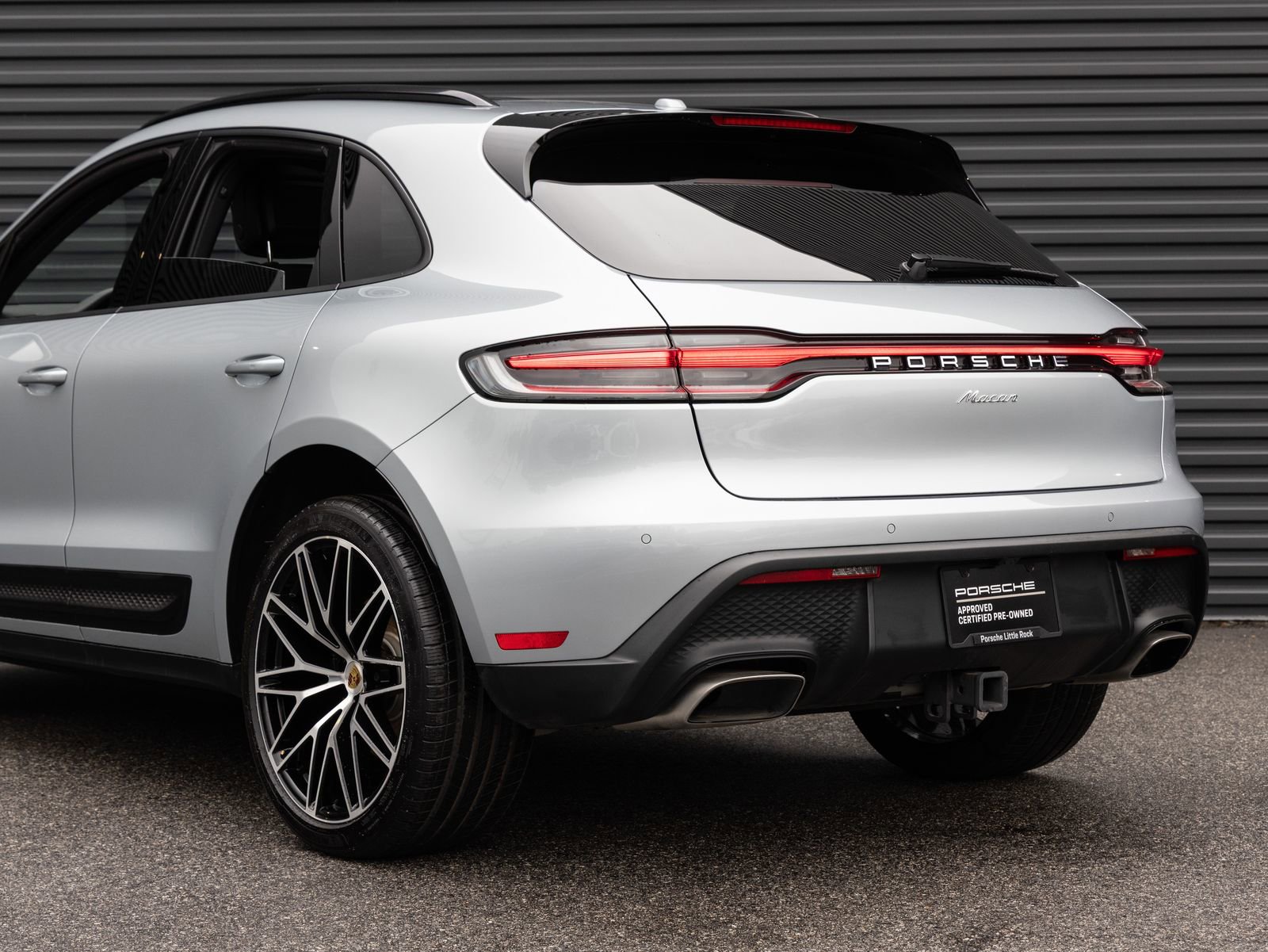 Certified 2025 Porsche Macan AWD/4WD image 11