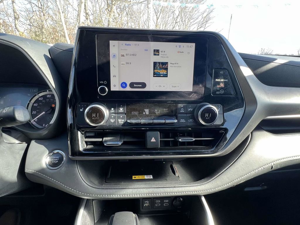 Used 2023 Toyota Highlander XLE image 31