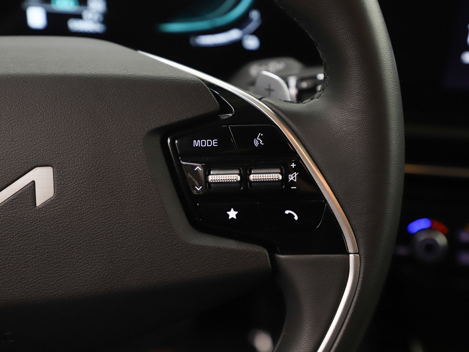 Used 2023 Kia Niro EX image 19