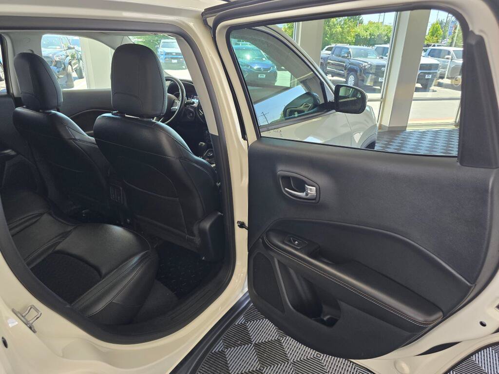 Used 2020 Jeep Compass Latitude AWD/4WD image 38