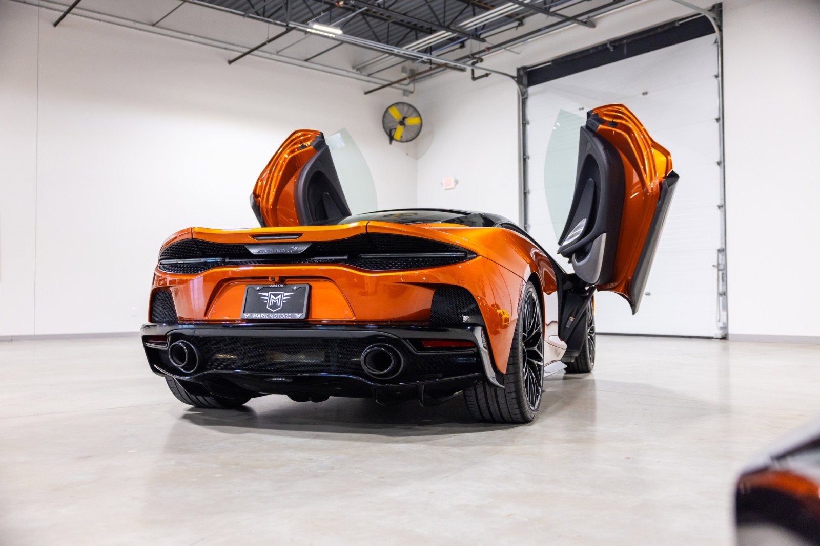 Used 2023 McLaren GT RWD image 4