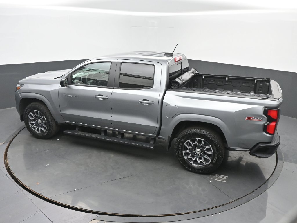 Used 2025 Chevrolet Colorado Z71 w/ Technology Package AWD/4WD image 43