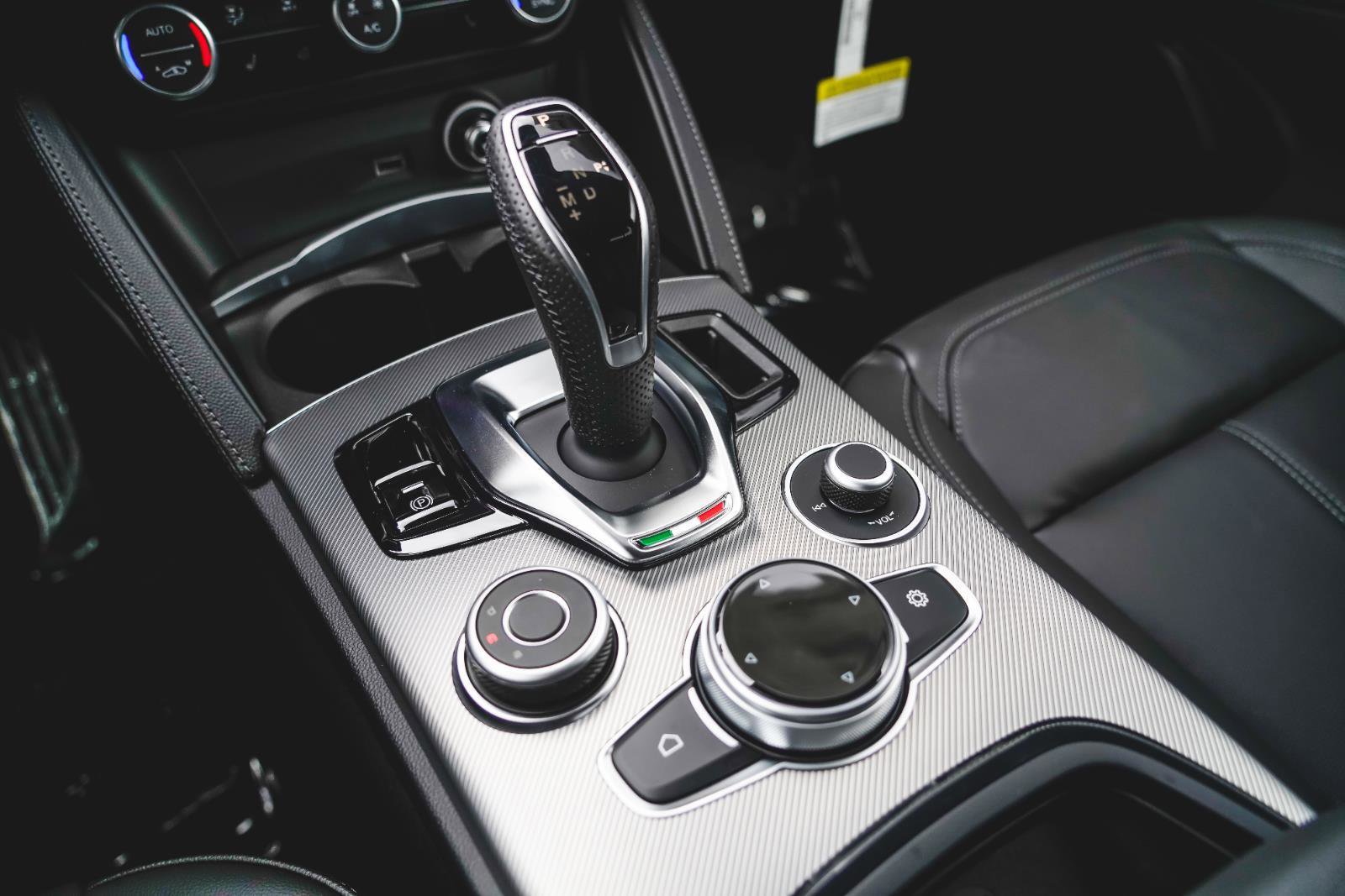 New 2025 Alfa Romeo Stelvio Sprint w/ Convenience Package image 32