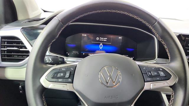 Used 2025 Volkswagen Taos SE image 15