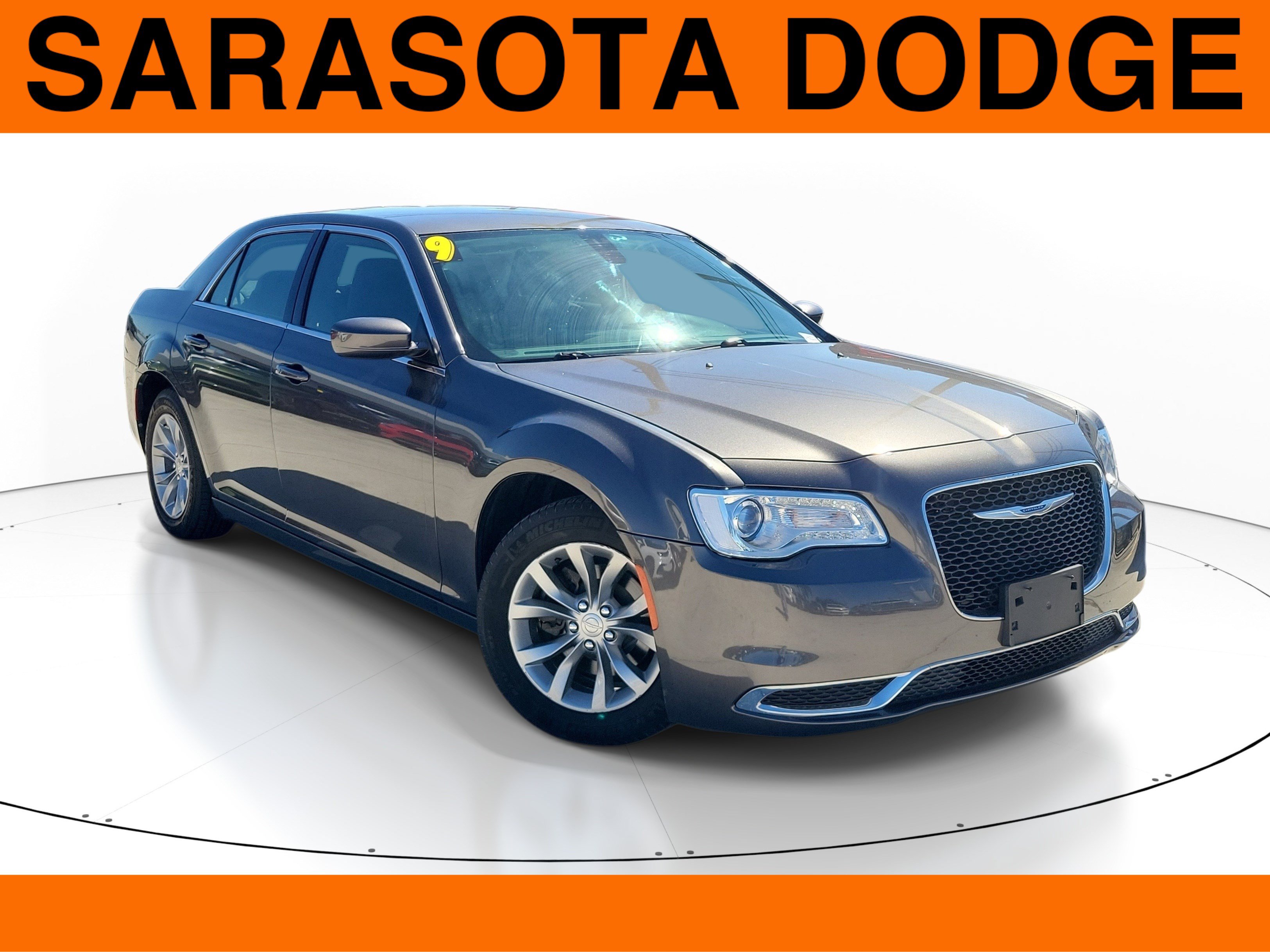 Used 2019 Chrysler 300 Touring RWD image 1