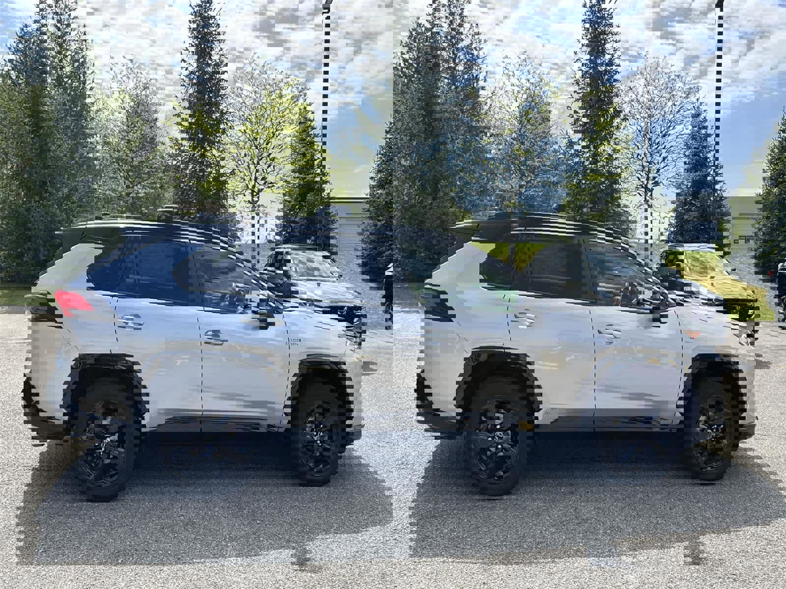 Used 2019 Toyota RAV4 XSE image 6