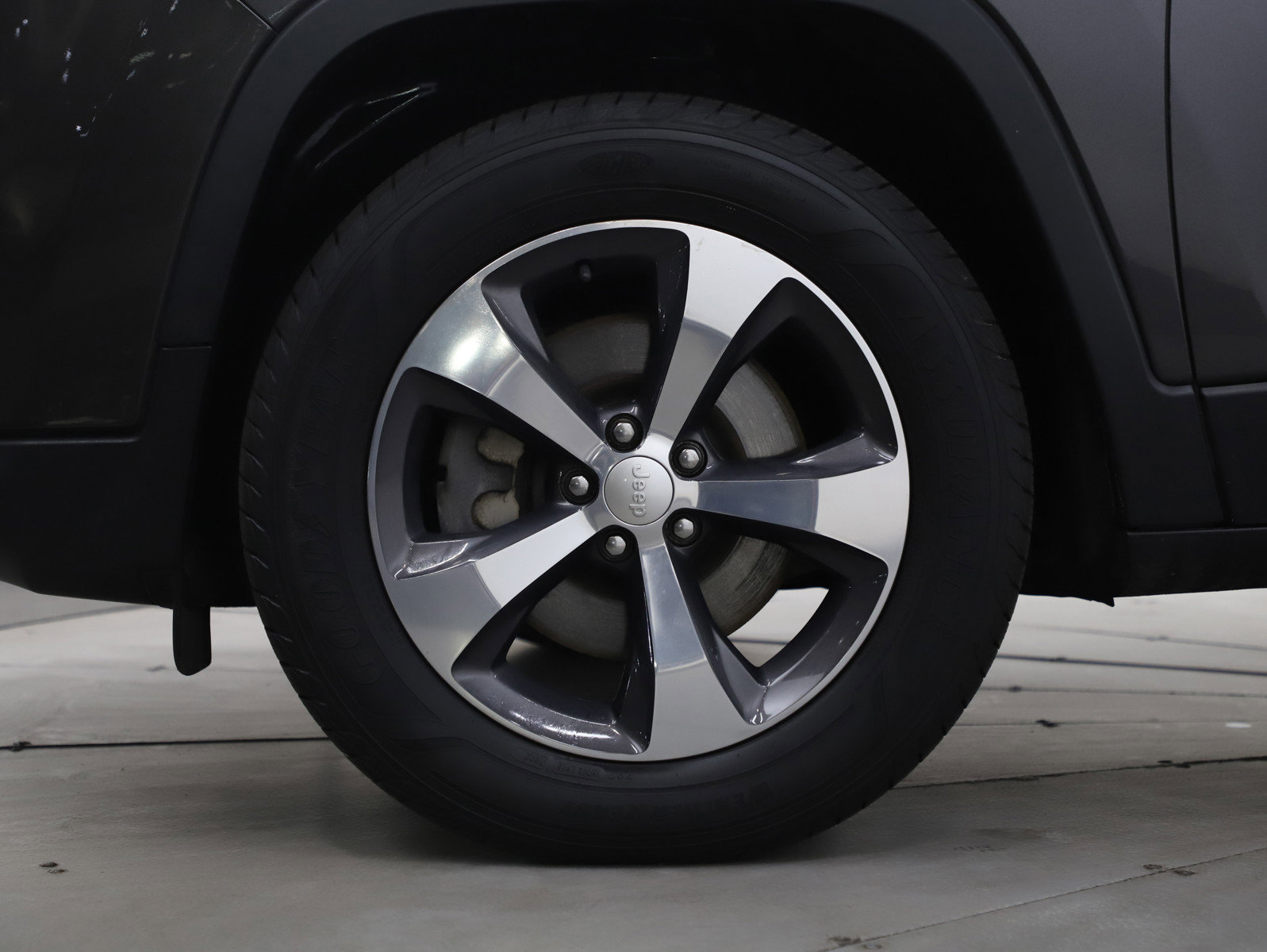 Used 2019 Jeep Cherokee Limited image 32