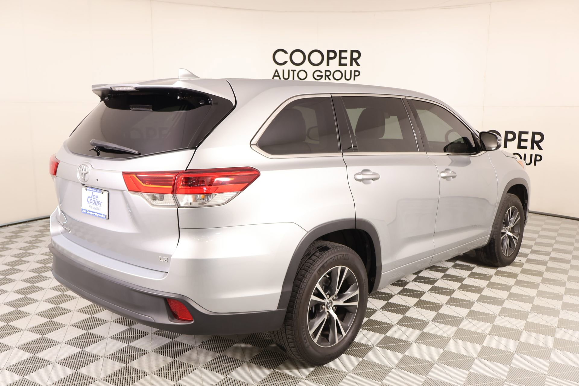Used 2017 Toyota Highlander Plus FWD image 21