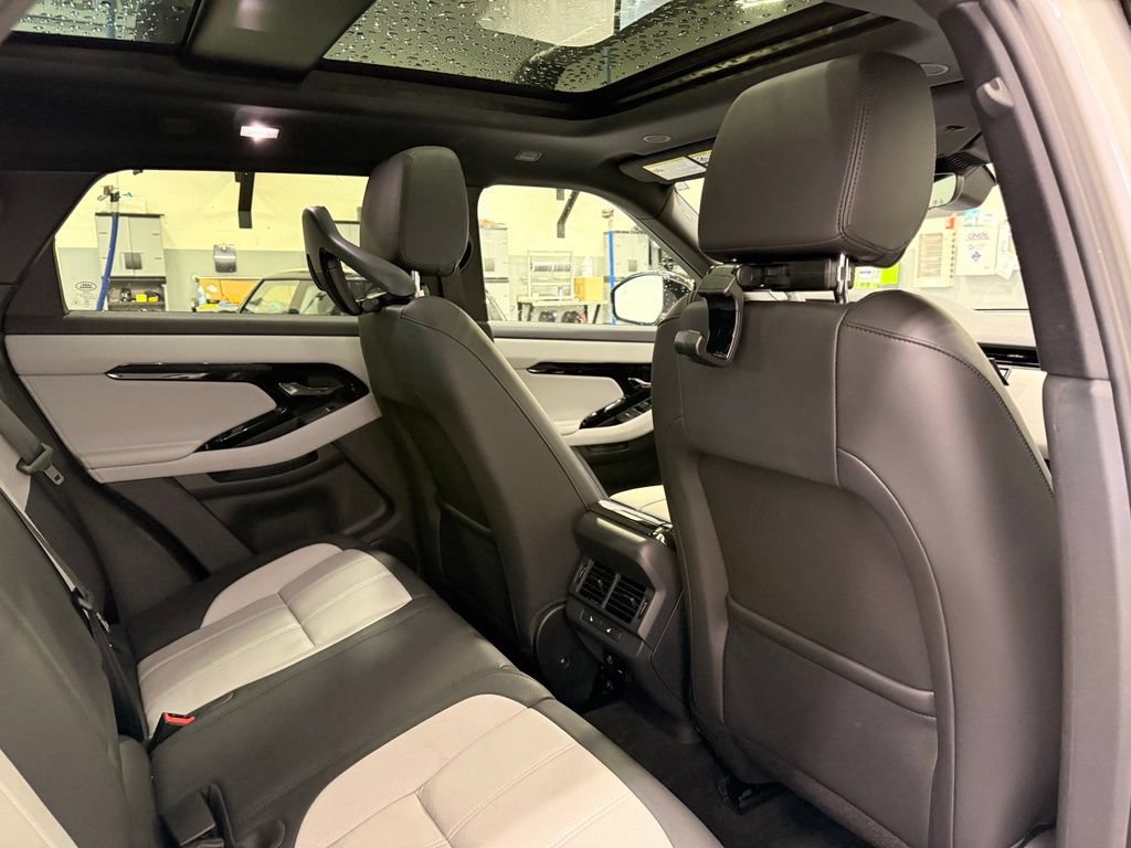 Used 2026 Land Rover Range Rover Evoque Dynamic SE AWD/4WD image 25